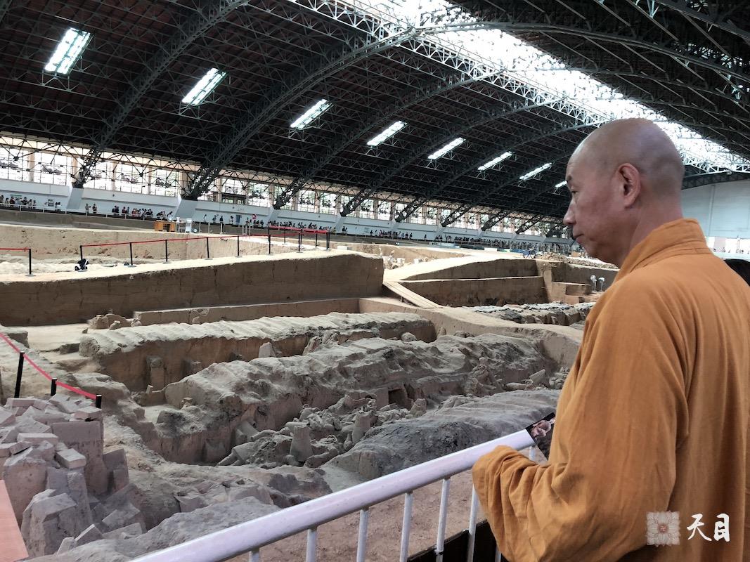 20180609圣观法师在西安带领果实法师等弟子参观秦始皇兵马俑博物馆3