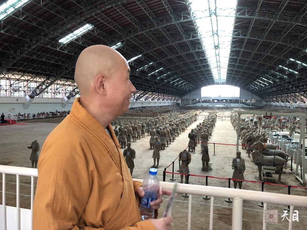 20180609圣观法师在西安带领果实法师等弟子参观秦始皇兵马俑博物馆3