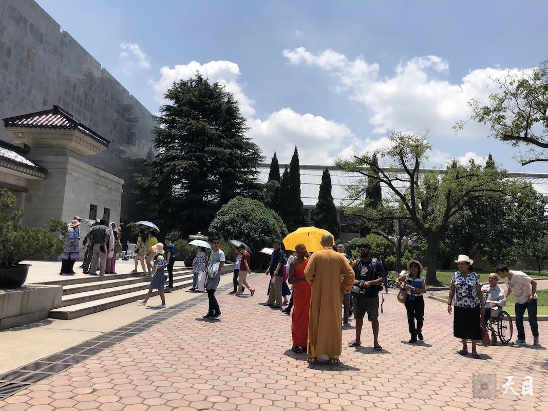 20180609圣观法师在西安带领果实法师等弟子参观秦始皇兵马俑博物馆6