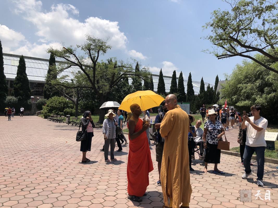 20180609圣观法师在西安带领果实法师等弟子参观秦始皇兵马俑博物馆6
