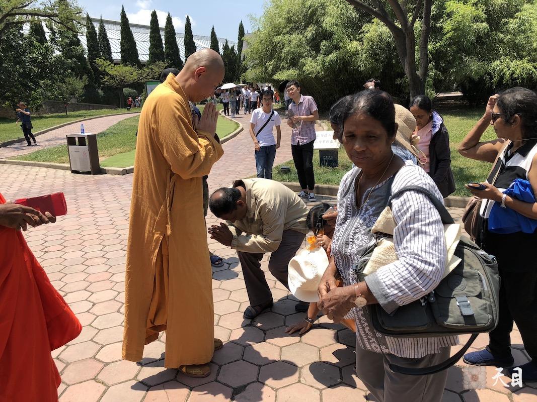 20180609圣观法师在西安带领果实法师等弟子参观秦始皇兵马俑博物馆6