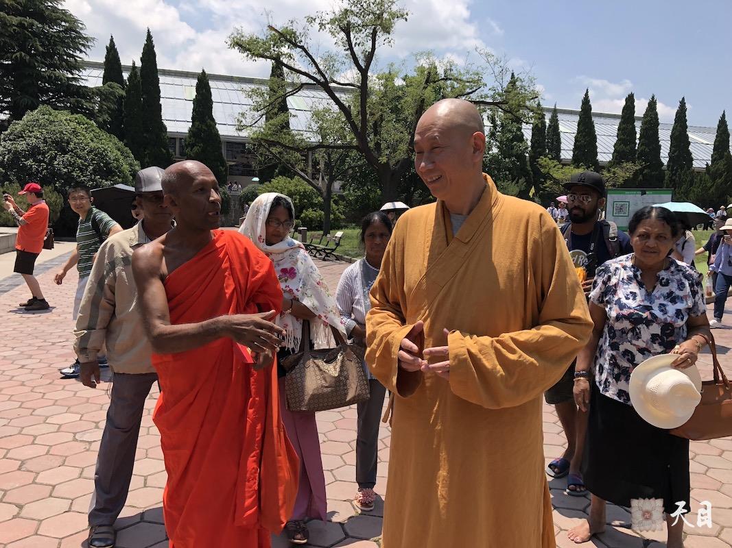 20180609圣观法师在西安带领果实法师等弟子参观秦始皇兵马俑博物馆5