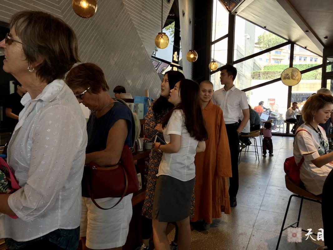 20180525果实法师礼请恩师圣观法师在西安钟楼星巴克品尝咖啡开示