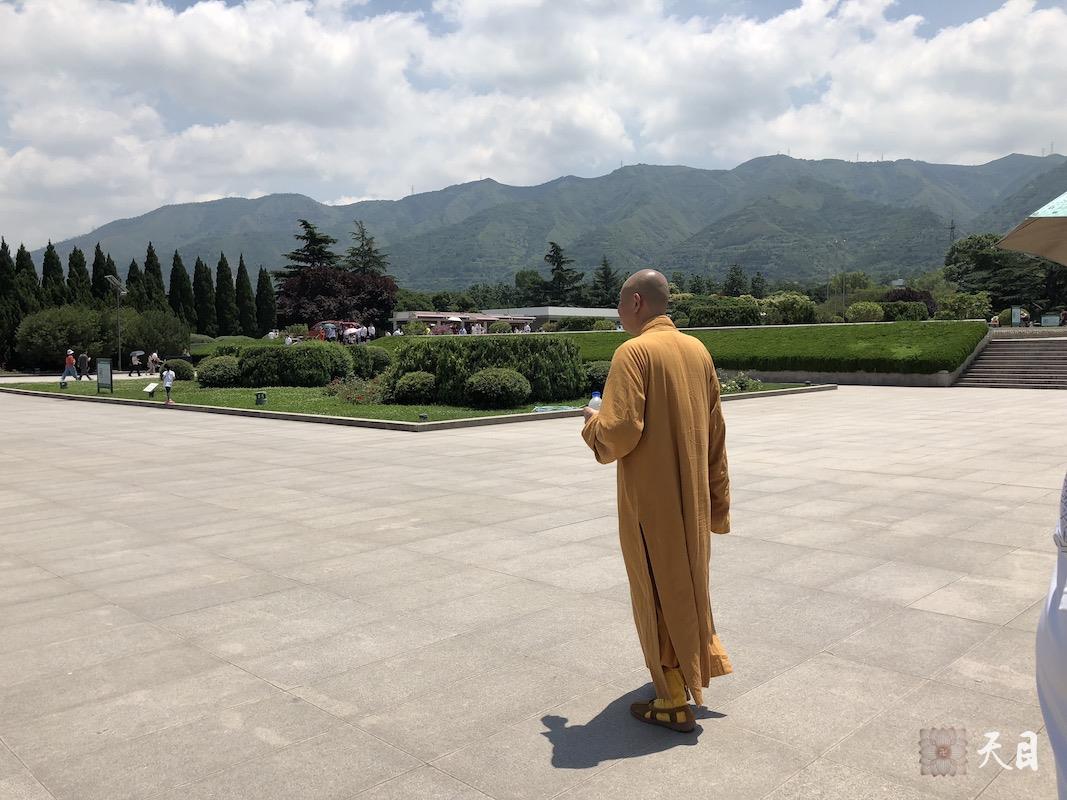 20180609圣观法师在西安带领果实法师等弟子参观秦始皇兵马俑博物馆7
