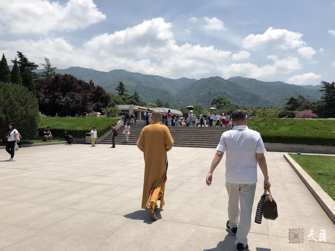 20180609圣观法师在西安带领果实法师等弟子参观秦始皇兵马俑博物馆7