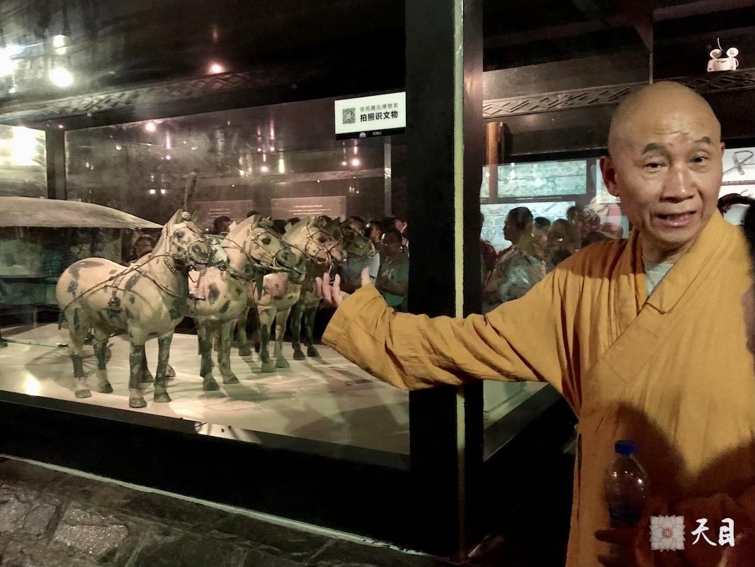 20180609圣观法师在西安带领果实法师等弟子参观秦始皇兵马俑博物馆7