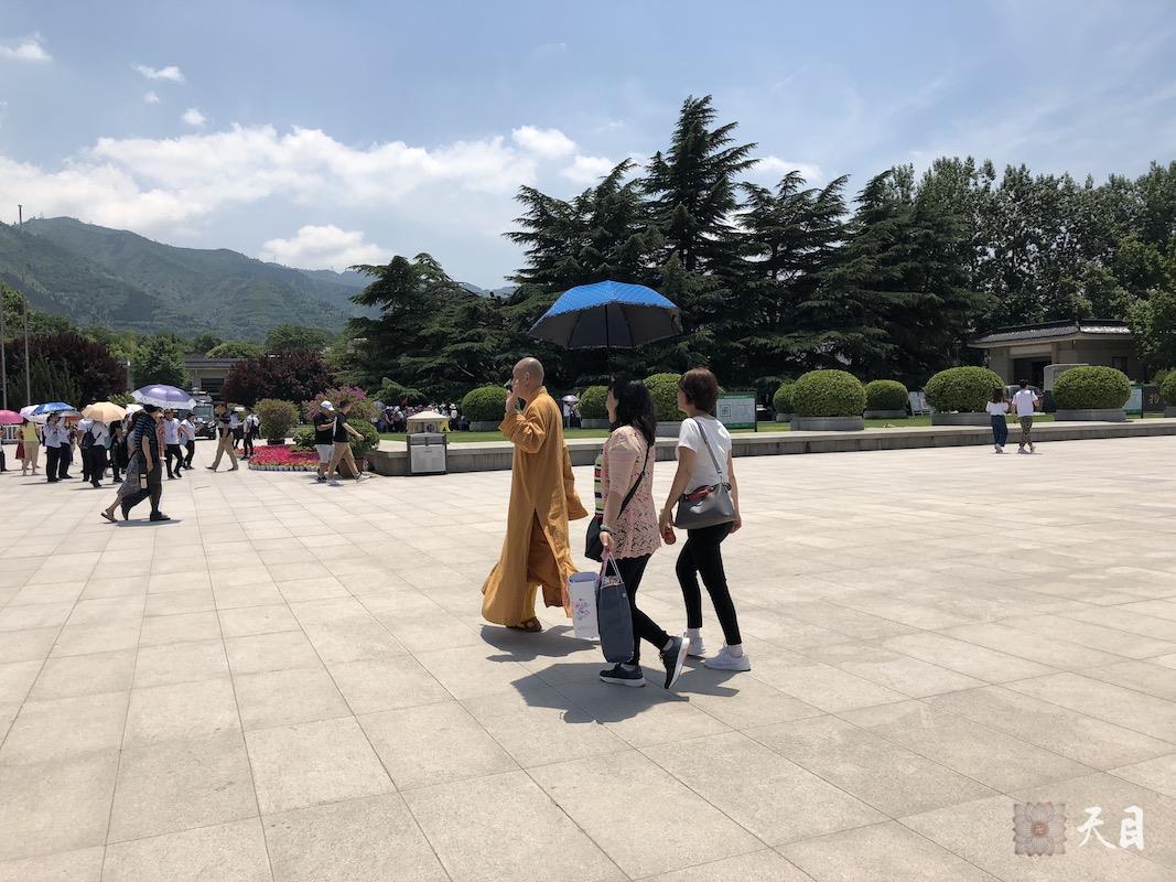 20180609圣观法师在西安带领果实法师等弟子参观秦始皇兵马俑博物馆8