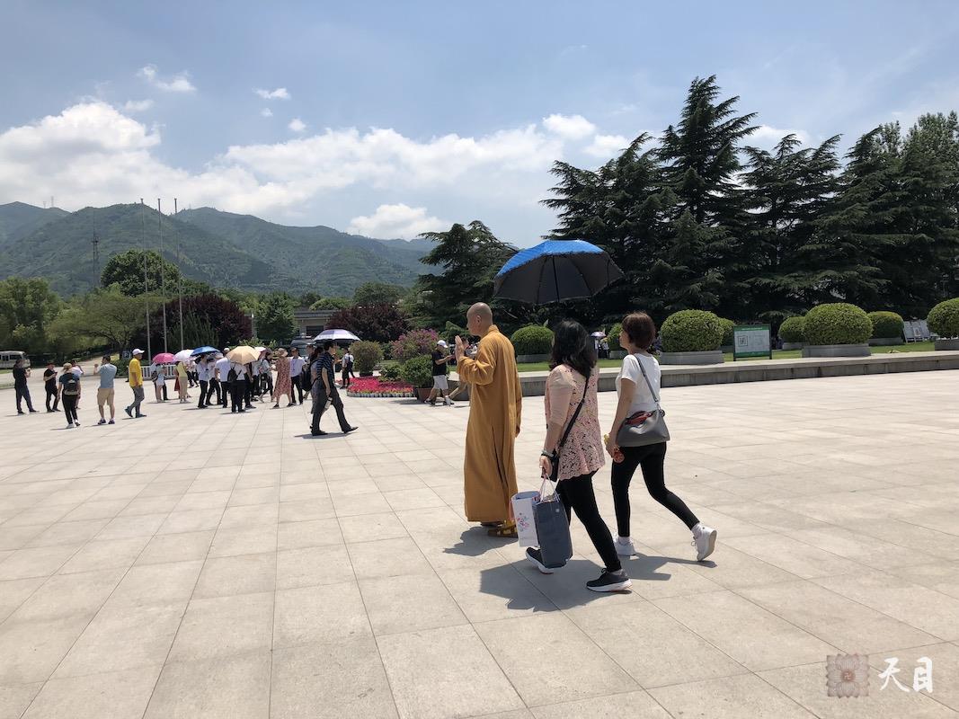 20180609圣观法师在西安带领果实法师等弟子参观秦始皇兵马俑博物馆8