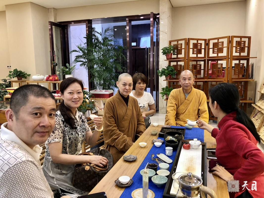 20180609圣观法师带领果实法师等弟子应石小娟女士的邀请到西安华清·爱琴海国际温泉酒店泡温泉1