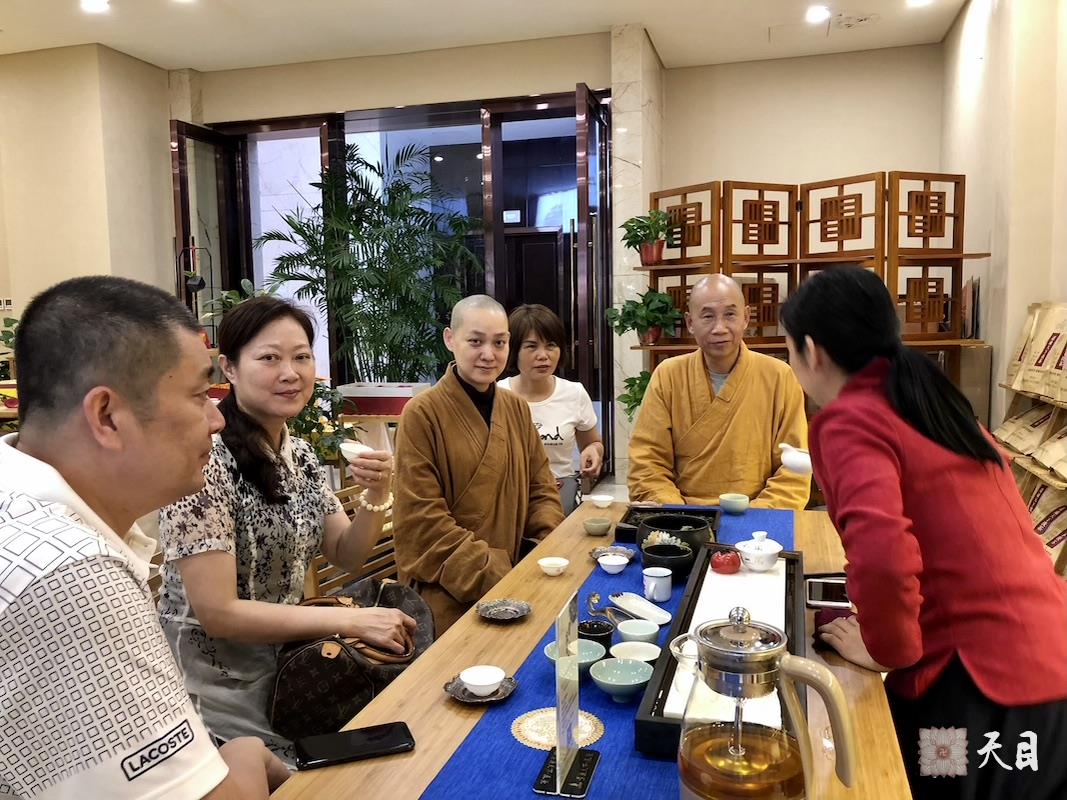 20180609圣观法师带领果实法师等弟子应石小娟女士的邀请到西安华清·爱琴海国际温泉酒店泡温泉1