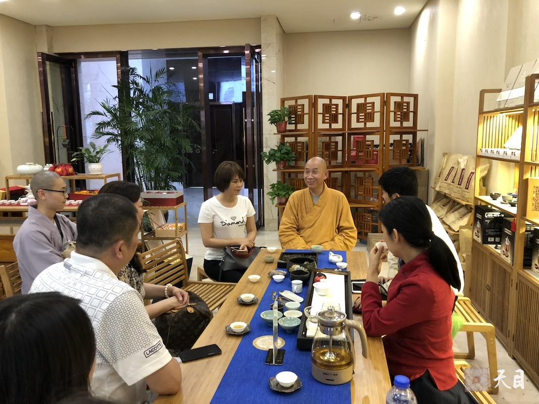20180609圣观法师带领果实法师等弟子应石小娟女士的邀请到西安华清·爱琴海国际温泉酒店泡温泉1