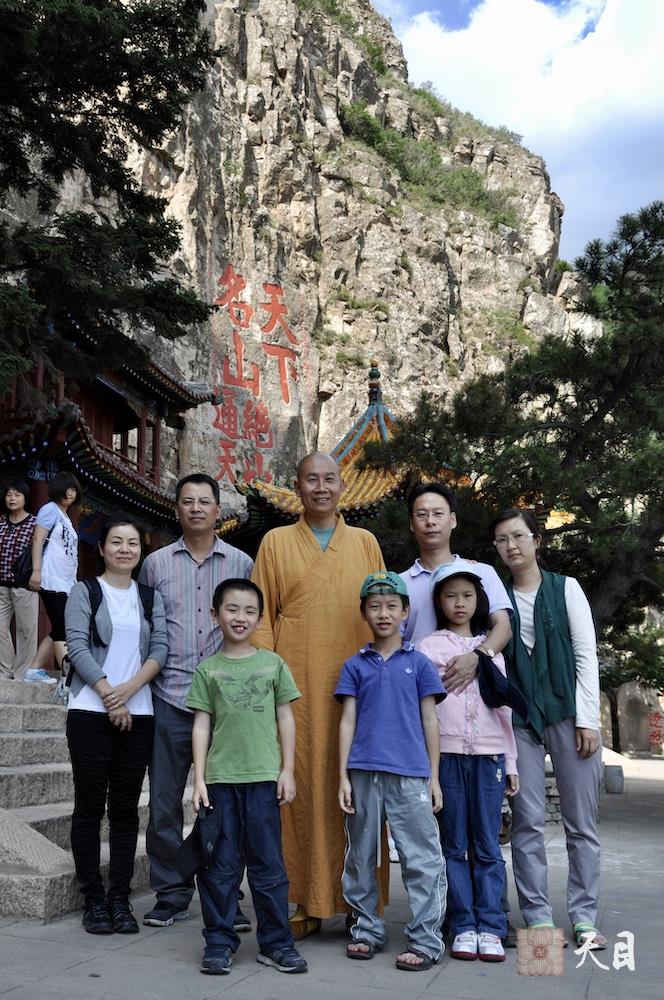 20110712-14圣观法师与心敬果贞心宁果静两家心平大安大智大慧在山西大同云冈石窟五台山塔院寺平遥古城协同庆票号通天峡