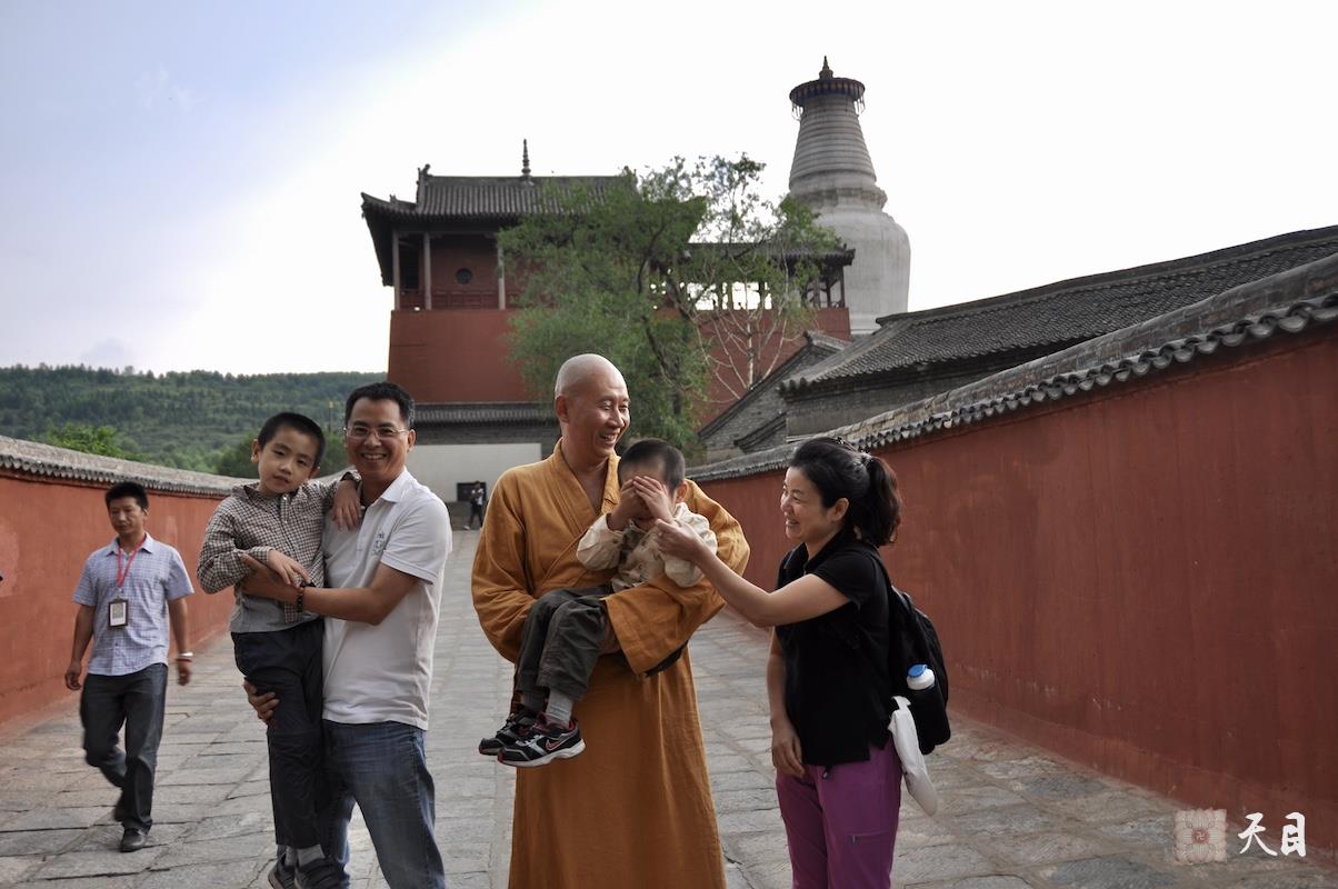 20110712-14圣观法师与心敬果贞心宁果静两家心平大安大智大慧在山西大同云冈石窟五台山塔院寺平遥古城协同庆票号通天峡