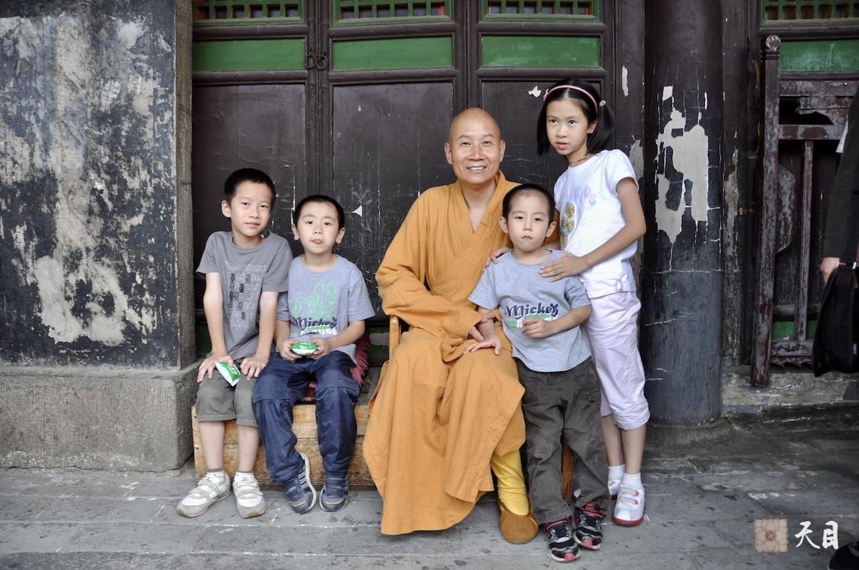 20110712-14圣观法师与心敬果贞心宁果静两家心平大安大智大慧在山西大同云冈石窟五台山塔院寺平遥古城协同庆票号通天峡