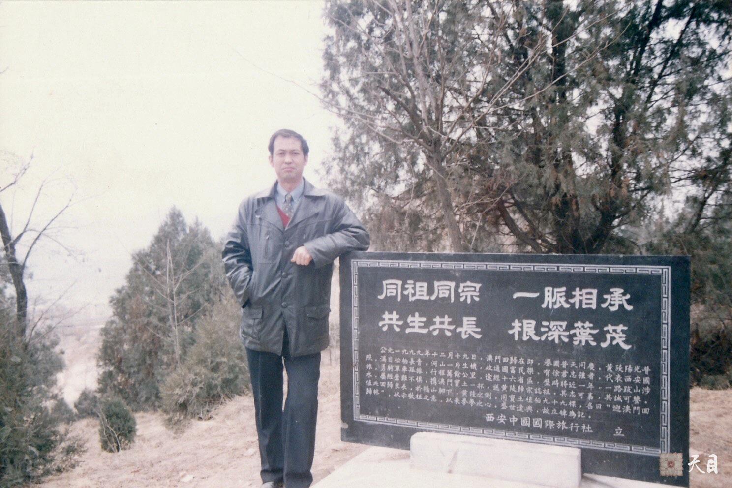 200003徐志强（出家前的圣观法师）带上单骑万里行时骑行的自行车配合电视台重返黄帝陵制作宣传环保专题片