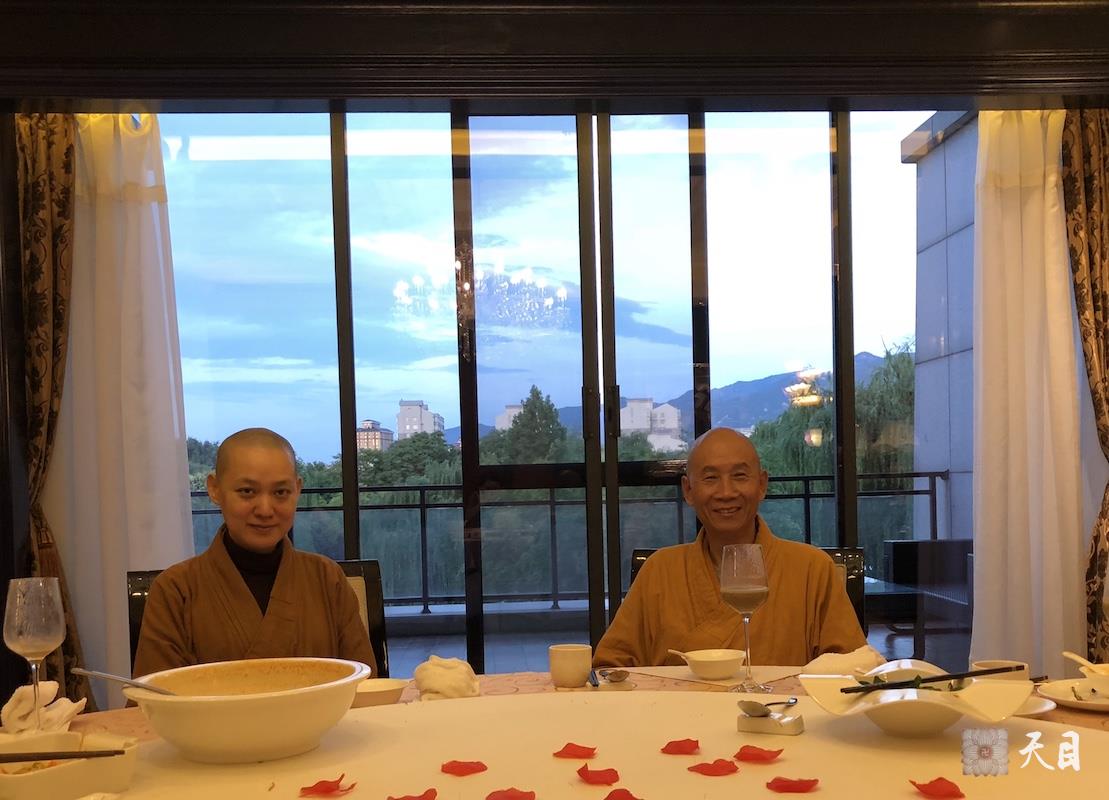 20180609果实法师领众跟随恩师圣观法师应石小娟女士的邀请到西安华清·爱琴海国际温泉酒店泡温泉2