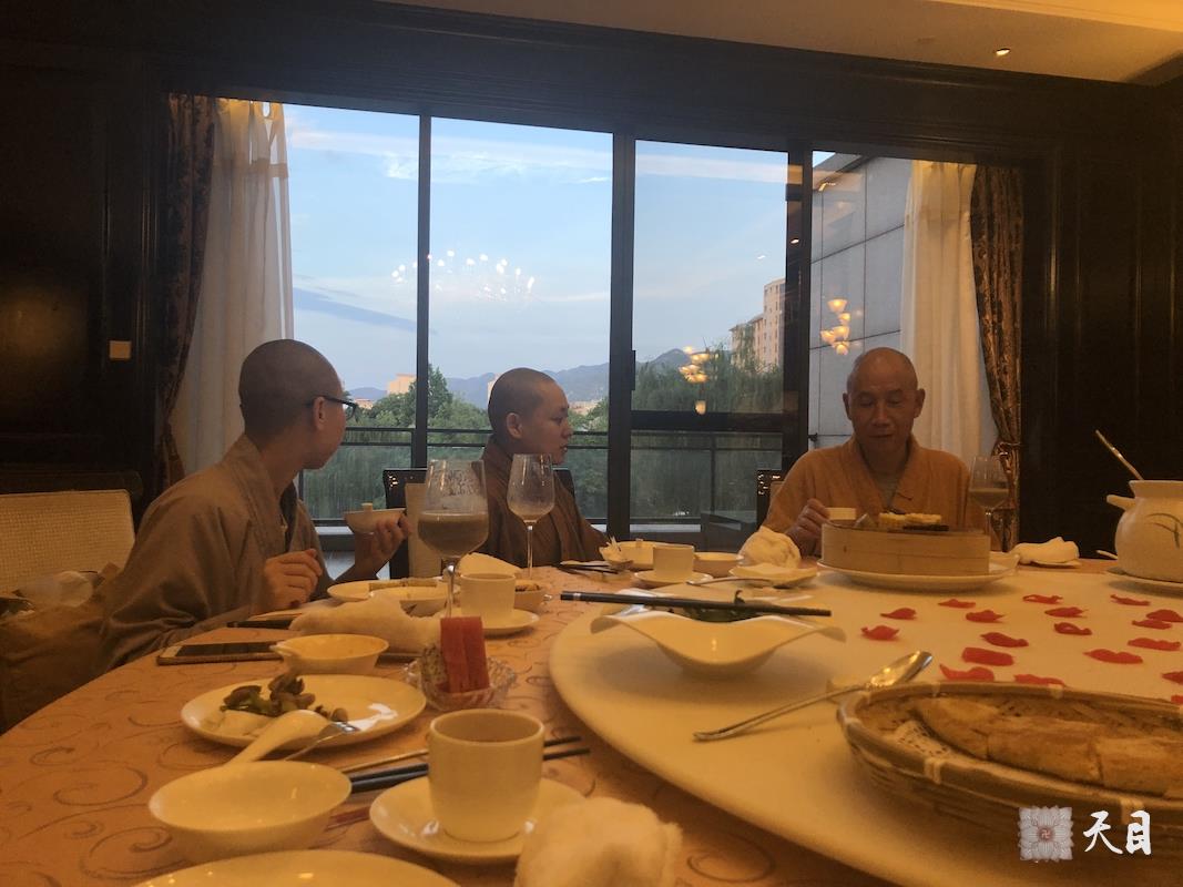 20180609果实法师领众跟随恩师圣观法师应石小娟女士的邀请到西安华清·爱琴海国际温泉酒店泡温泉2