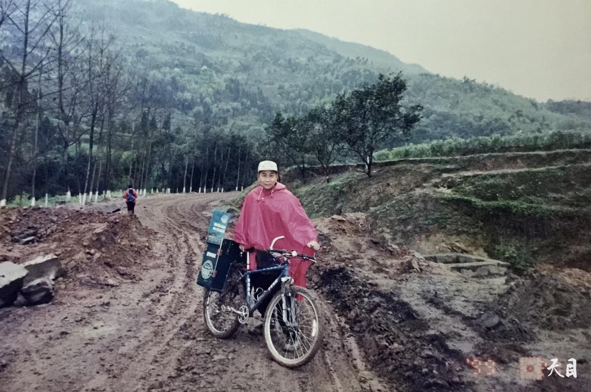 19990327徐志强（出家前的圣观法师）骑至重庆四面山