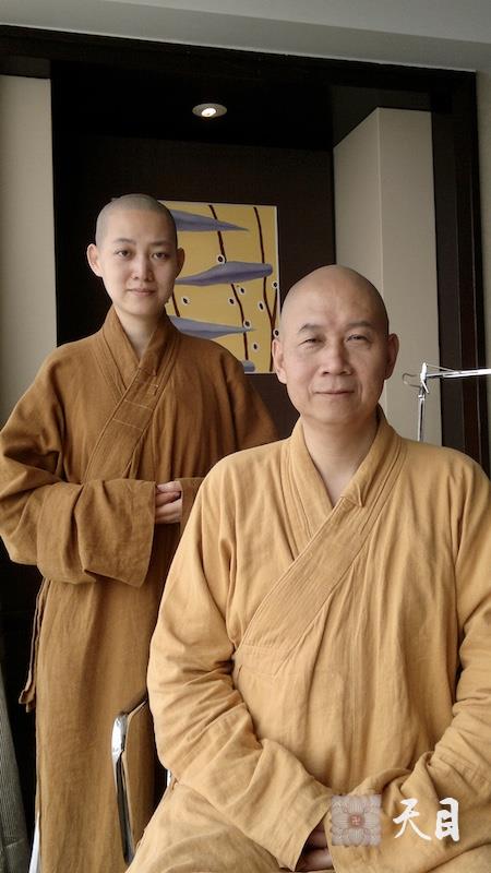 20110526果实法师跟随恩师圣观法师宁波阿育王寺七塔寺南苑