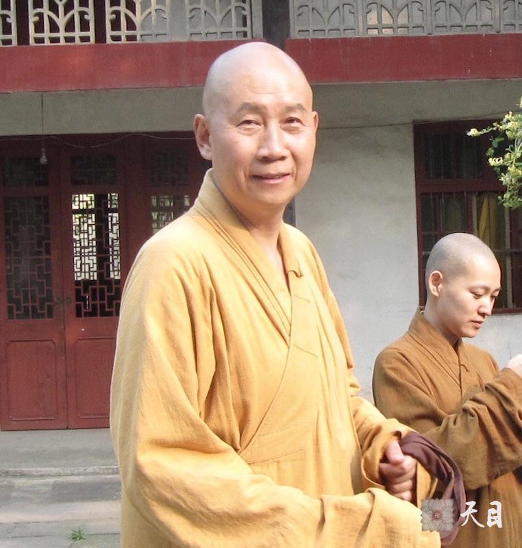 20110526果实法师跟随恩师圣观法师宁波阿育王寺七塔寺南苑