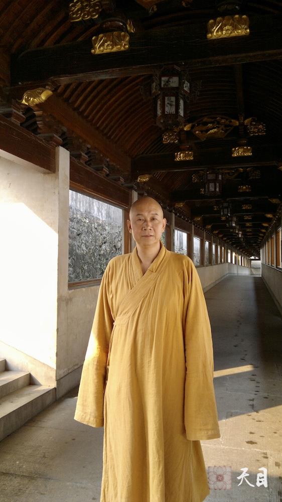 20110526圣观法师带领果实法师等弟子在宁波阿育王寺和七塔寺参学