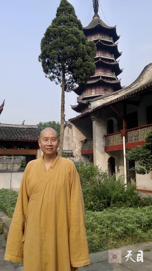 20110526圣观法师带领果实法师等弟子在宁波阿育王寺和七塔寺参学