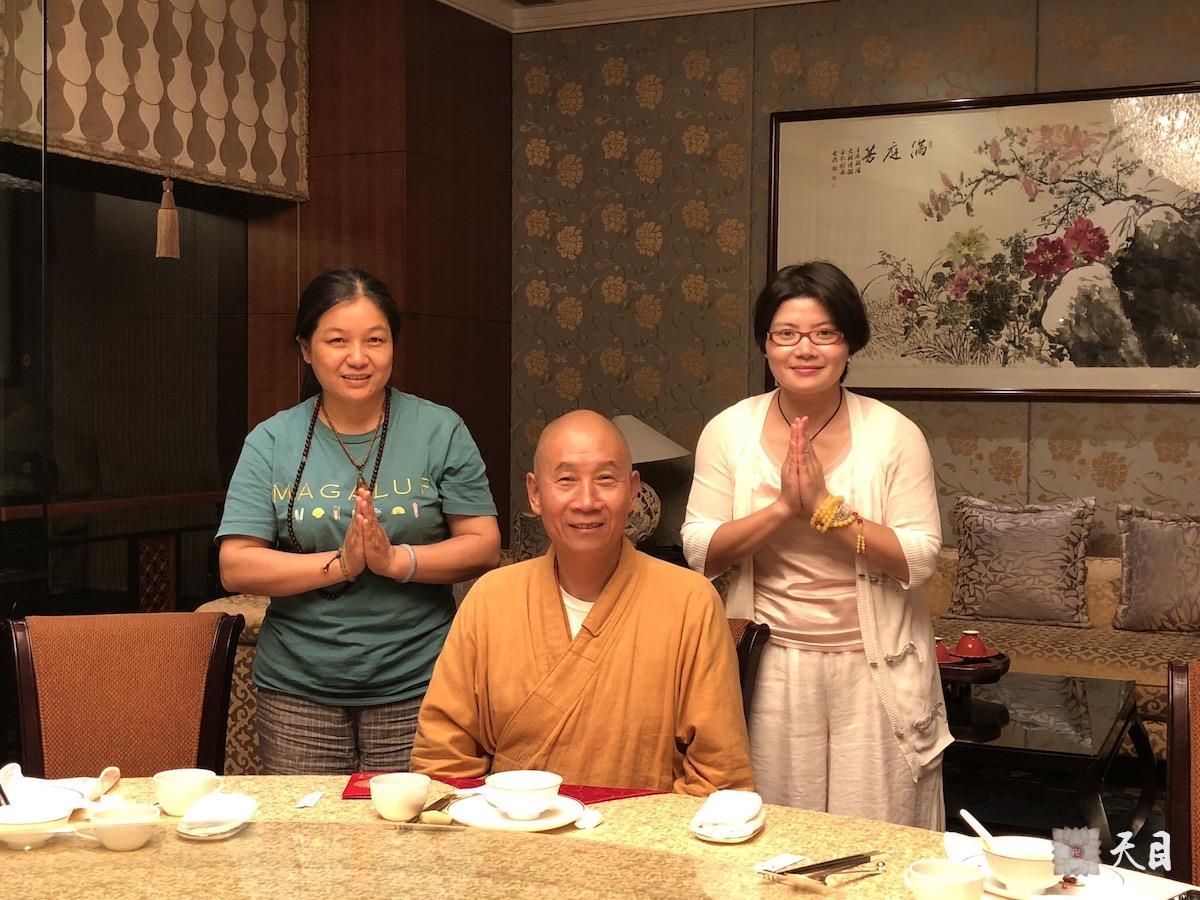 20180628圣观法师带领果实法师在温州应常礼居士供养温州香格里拉香宫