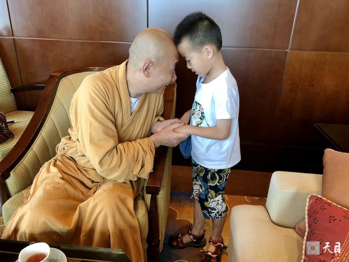 20180630圣观法师带领果实法师在温州香格里拉豪华阁接受常江居士的供养