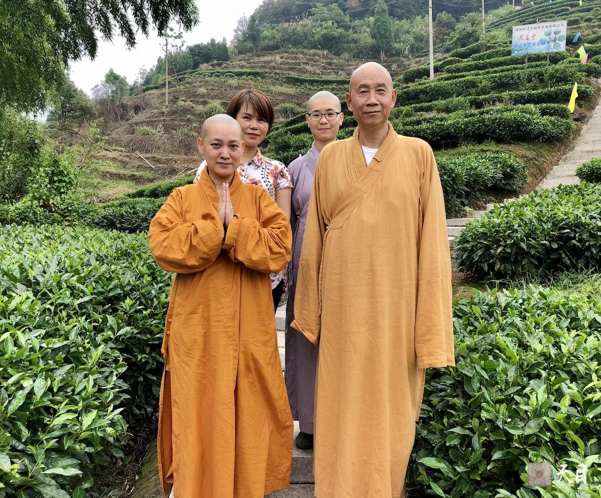 20180701圣观法师带领果实法师等弟子应宁德宗教局陈瑞扬局长邀请到福鼎磻溪茶山考察白茶2