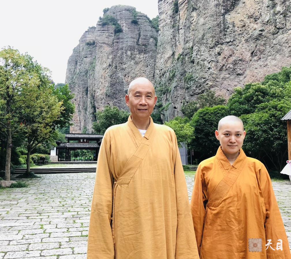 20180702果实法师领众跟随恩师圣观法师游览温州雁荡山2