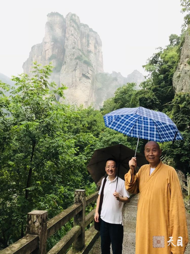 20180702圣观法师带领果实法师等弟子游览温州雁荡山2