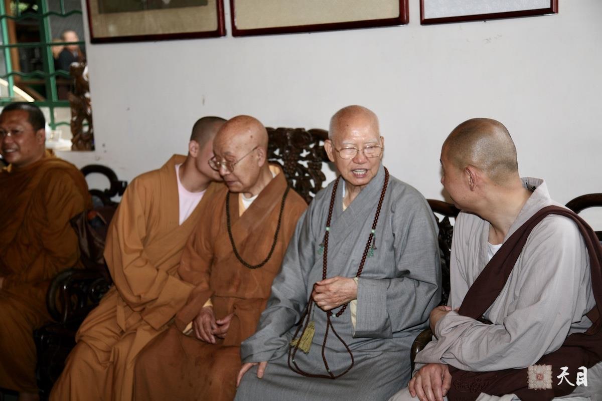 圣观法师亲近融灵长老在香港大屿山