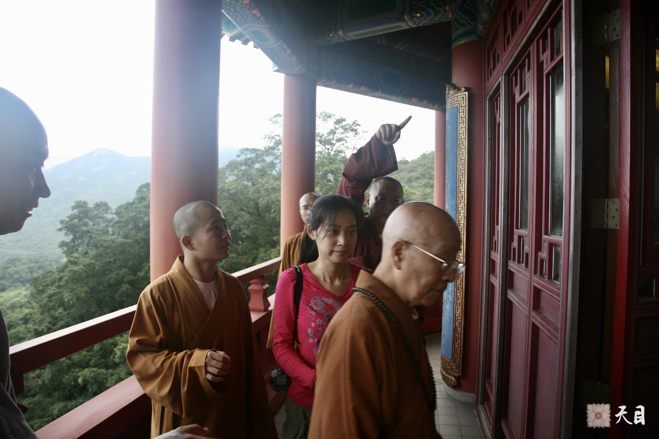 20060508果实（出家前的果实法师）居士跟随恩师圣观法师师公戒全长老在香港大屿山