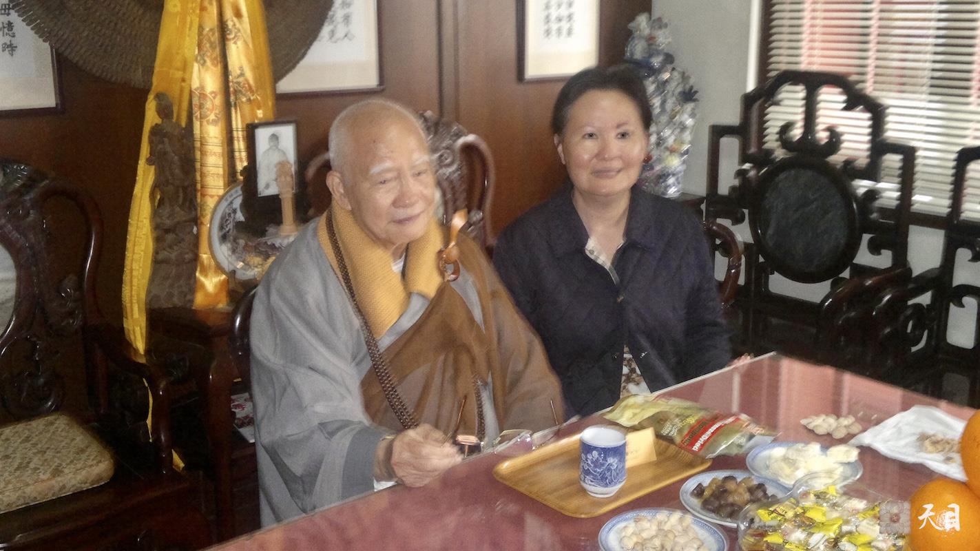 圣观法师亲近融灵长老在香港大屿山