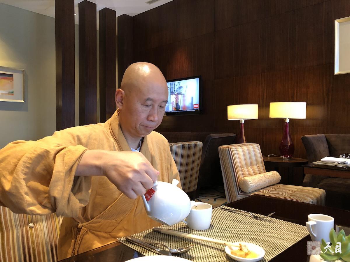 20180704圣观法师在广州粤海喜来登行政酒廊吃早餐