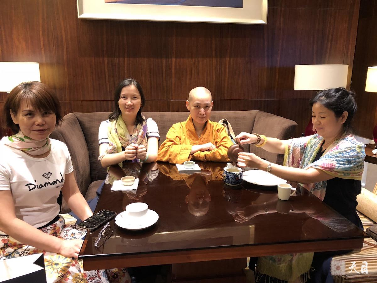 20180705果实法师和果贞果静常彩居士在广州粤海喜来登行政酒廊品阿慧家的坝糯藤条生普