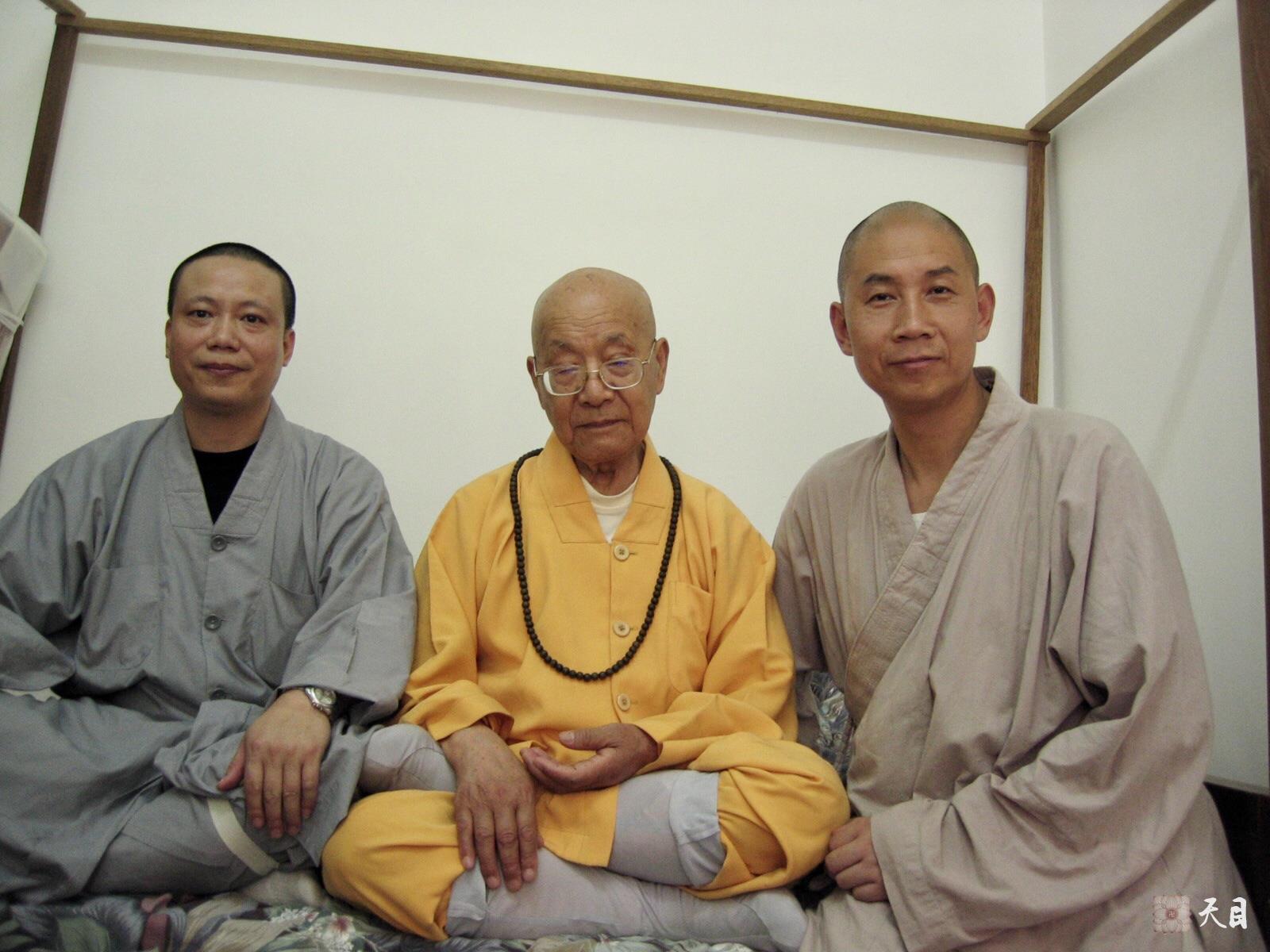 20060507圣观法师陪同戒全长老在香港大屿山宝莲寺参观