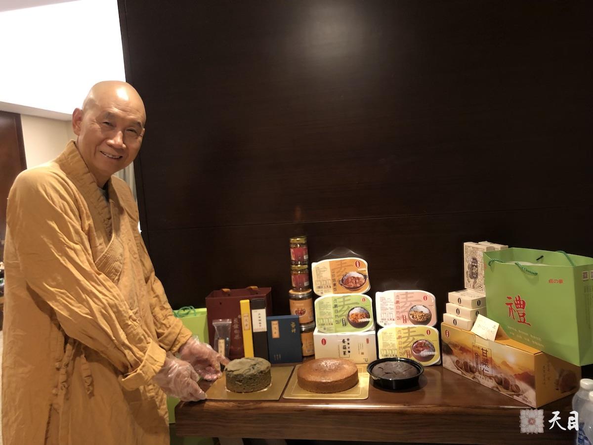 20201229圣观法师在广州粤海喜来登过生日1