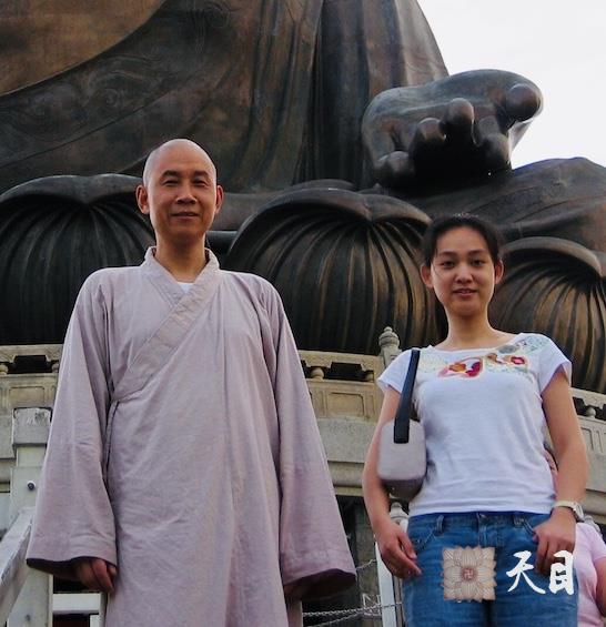 20060508圣观法师陪同戒全长老在香港大屿山礼宝莲寺大佛