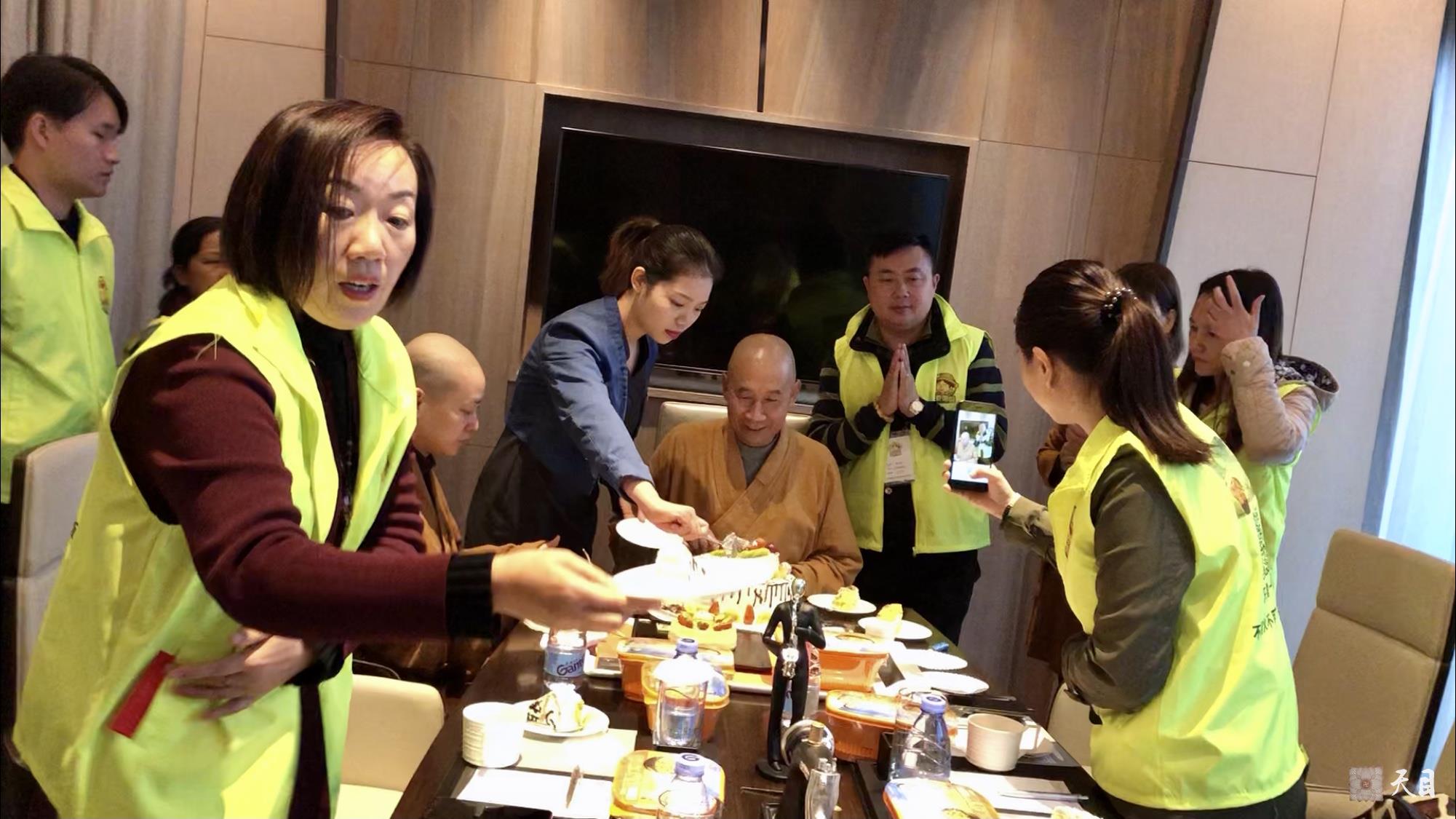 20181229圣观法师在海口万丽过生日4