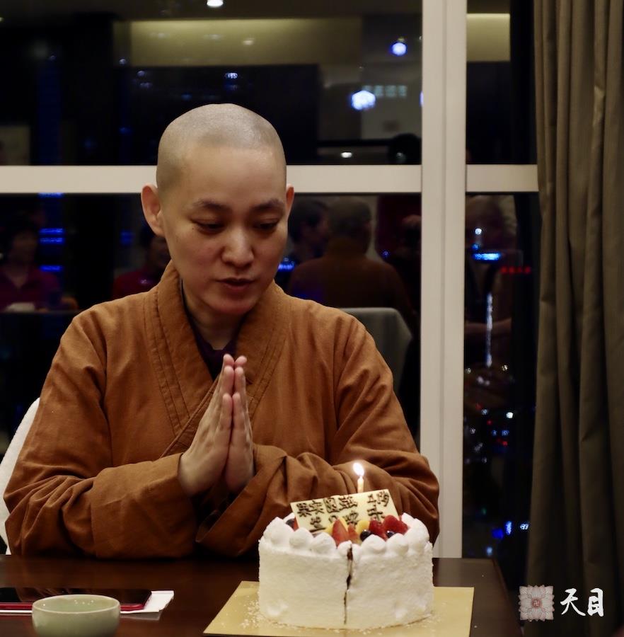 20200112果实法师礼请恩师圣观法师在广州粤海喜来登加持生日2