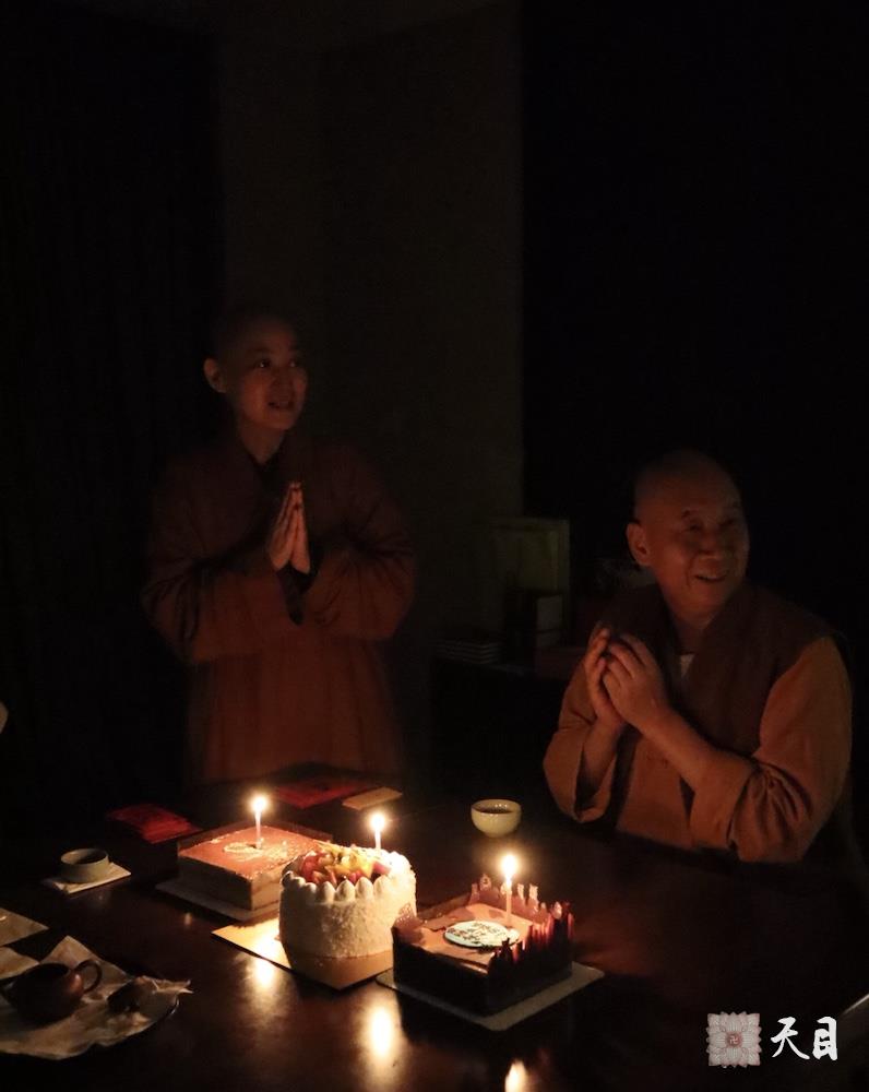 20200112圣观法师在广州粤海喜来登加持果实法师生日3
