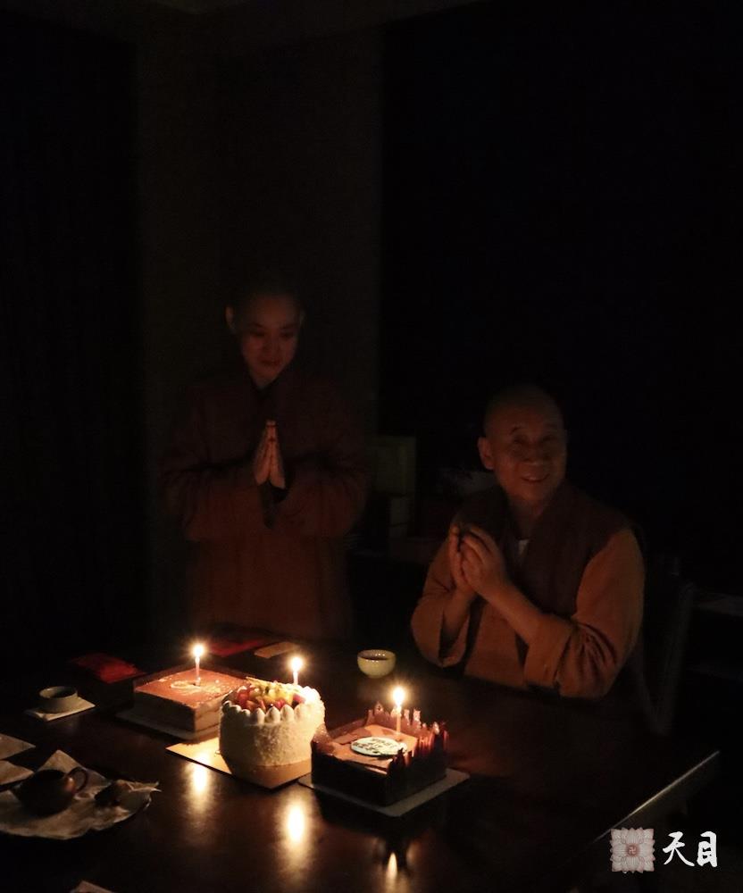 20200112圣观法师在广州粤海喜来登加持果实法师生日3