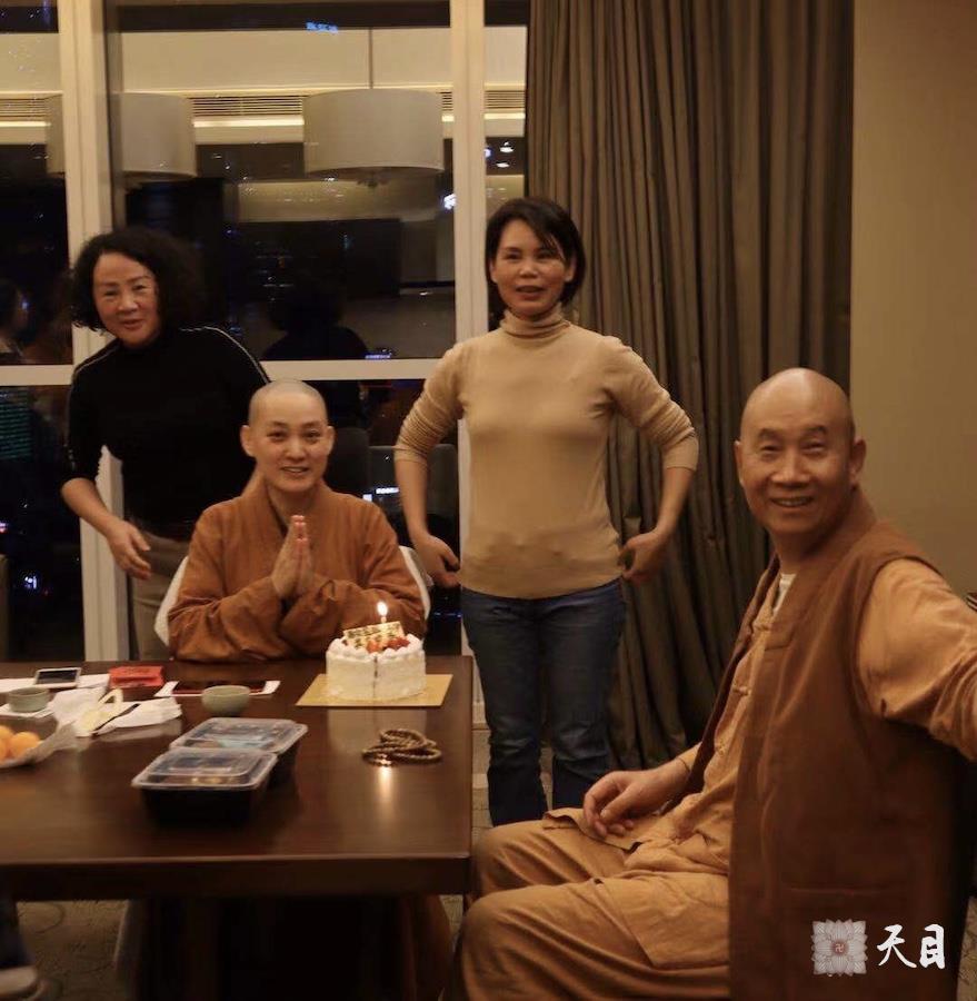 20200112圣观法师在广州粤海喜来登加持果实法师生日2