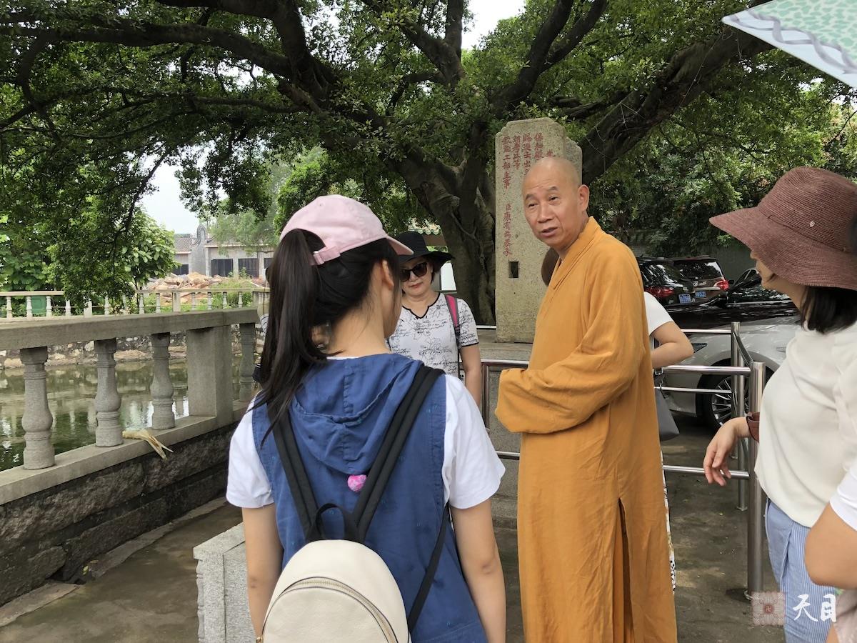 20180708圣观法师带领果实法师等弟子参观佛山南海丹灶的康有为故居2