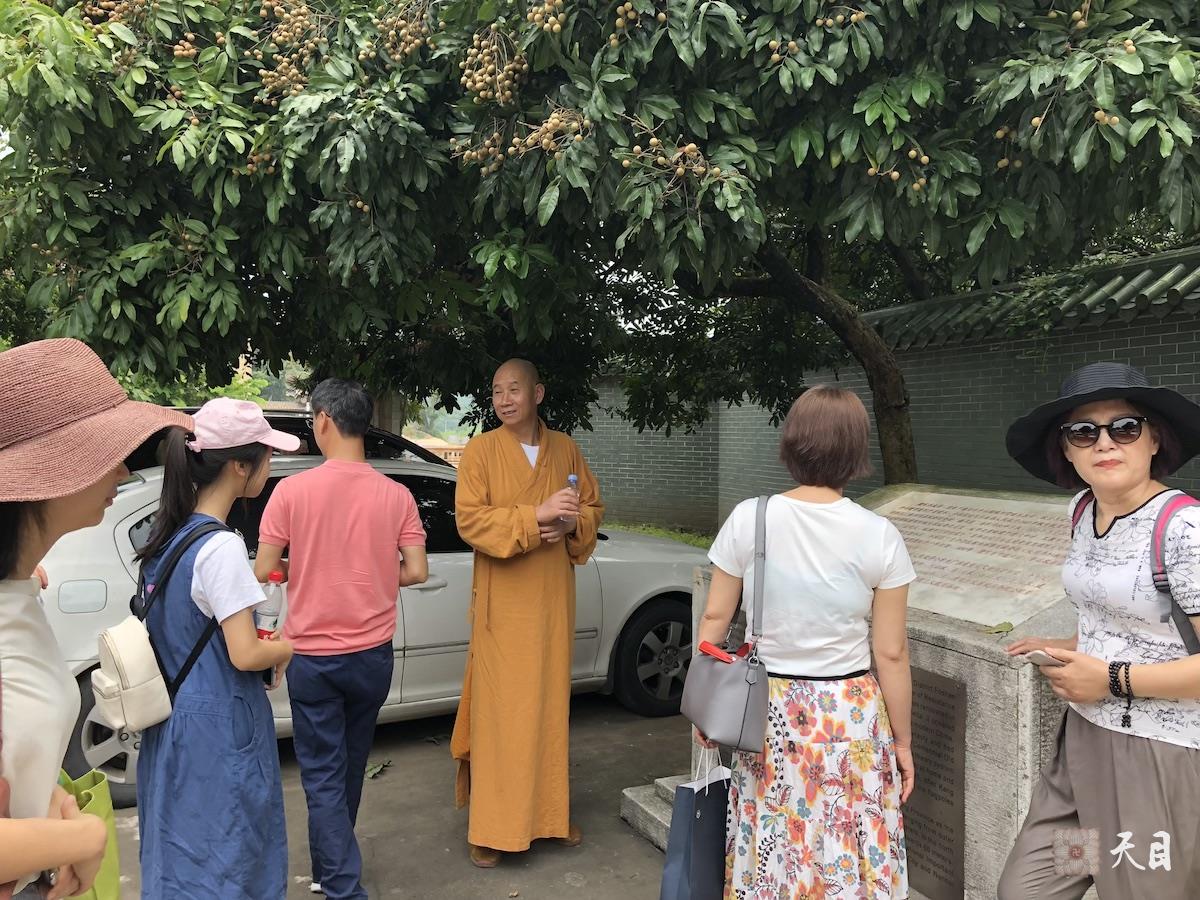 20180708圣观法师带领果实法师等弟子参观佛山南海丹灶的康有为故居2