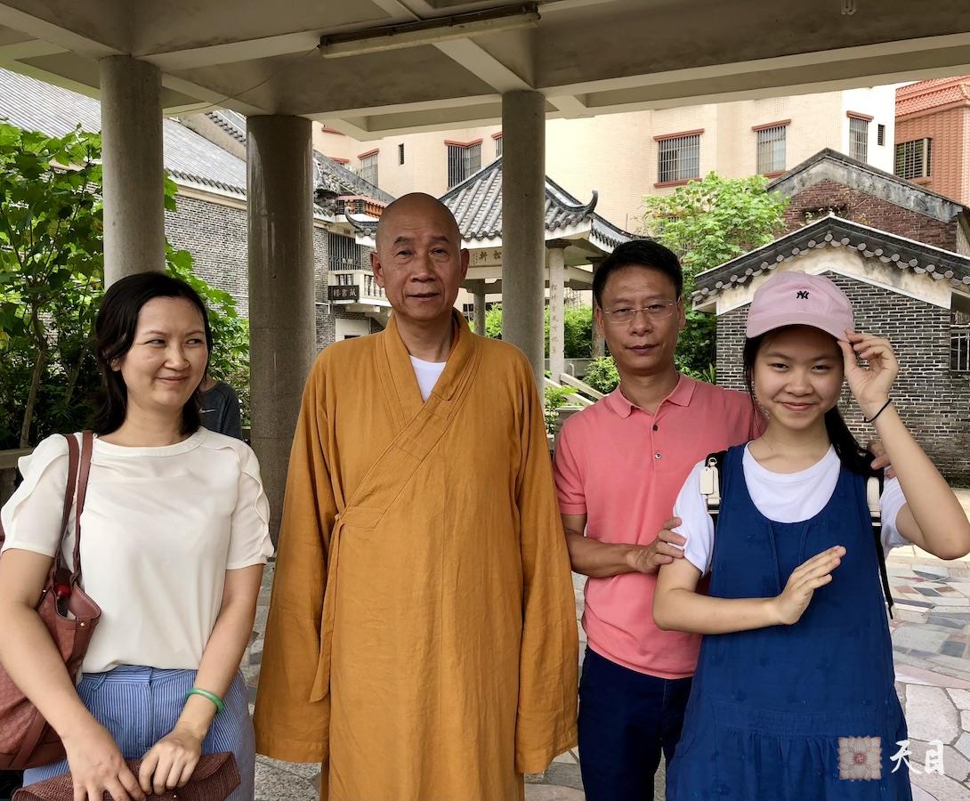 20180708果实法师领众跟随恩师圣观法师参观佛山南海丹灶的康有为故居2