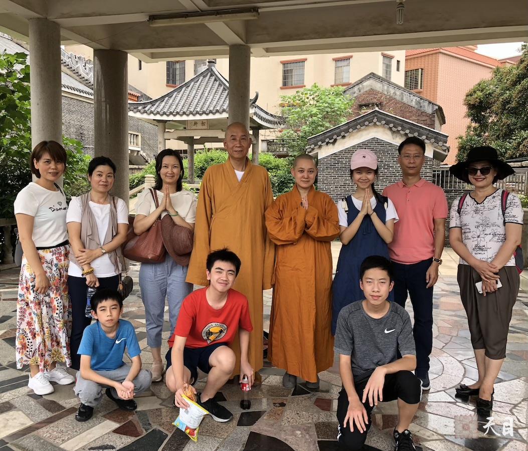 20180708果实法师领众跟随恩师圣观法师参观佛山南海丹灶的康有为故居2