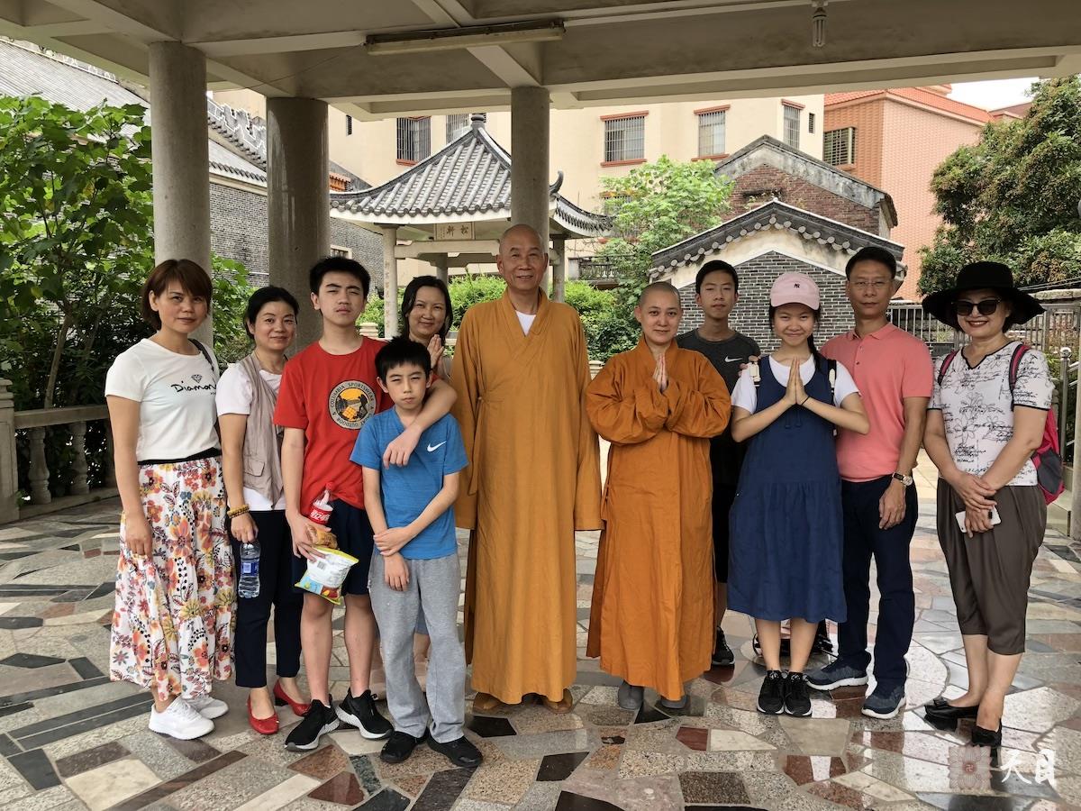 20180708果实法师领众跟随恩师圣观法师参观佛山南海丹灶的康有为故居2