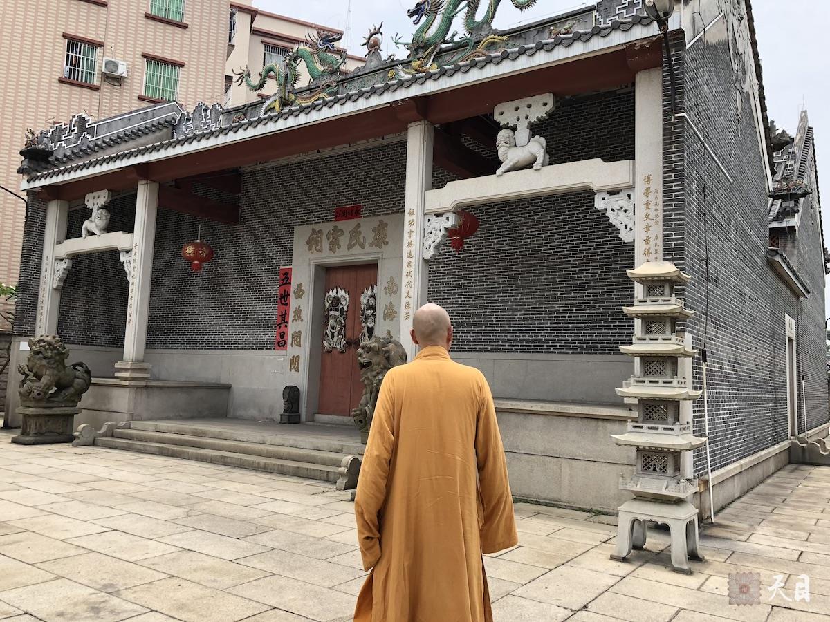 20180708圣观法师带领果实法师等弟子参观佛山南海丹灶的康有为故居4